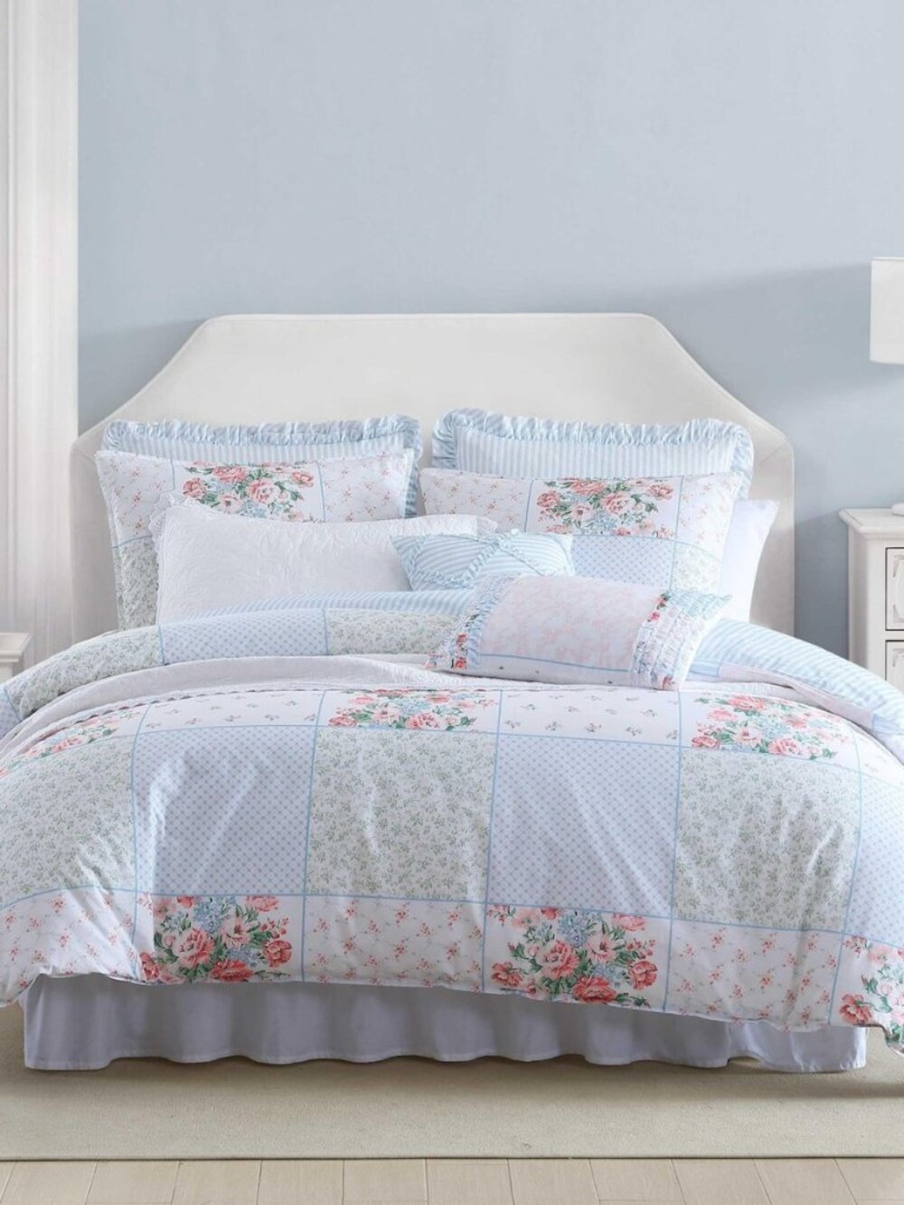 Queen Size Comforter Set with Matching Shams